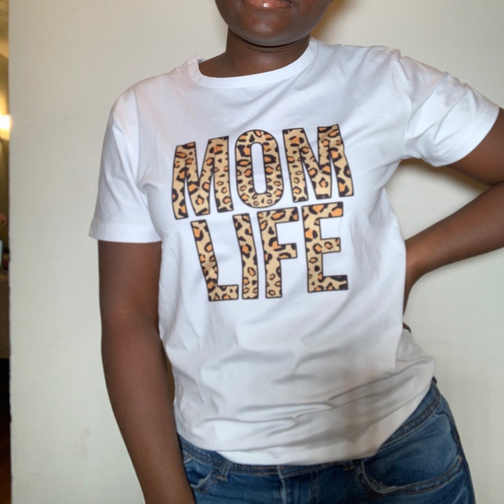 Mom life tee shirt👈🥰